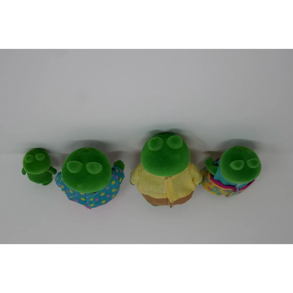 Li'l Woodzeez Croakalily Frog Family Figures Set of 4 w/Clothing